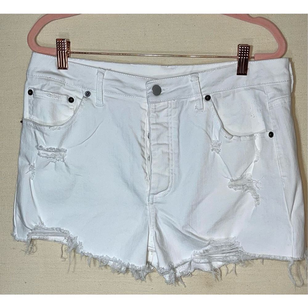 B.B. Dakota White Shorts NWT - Size 28